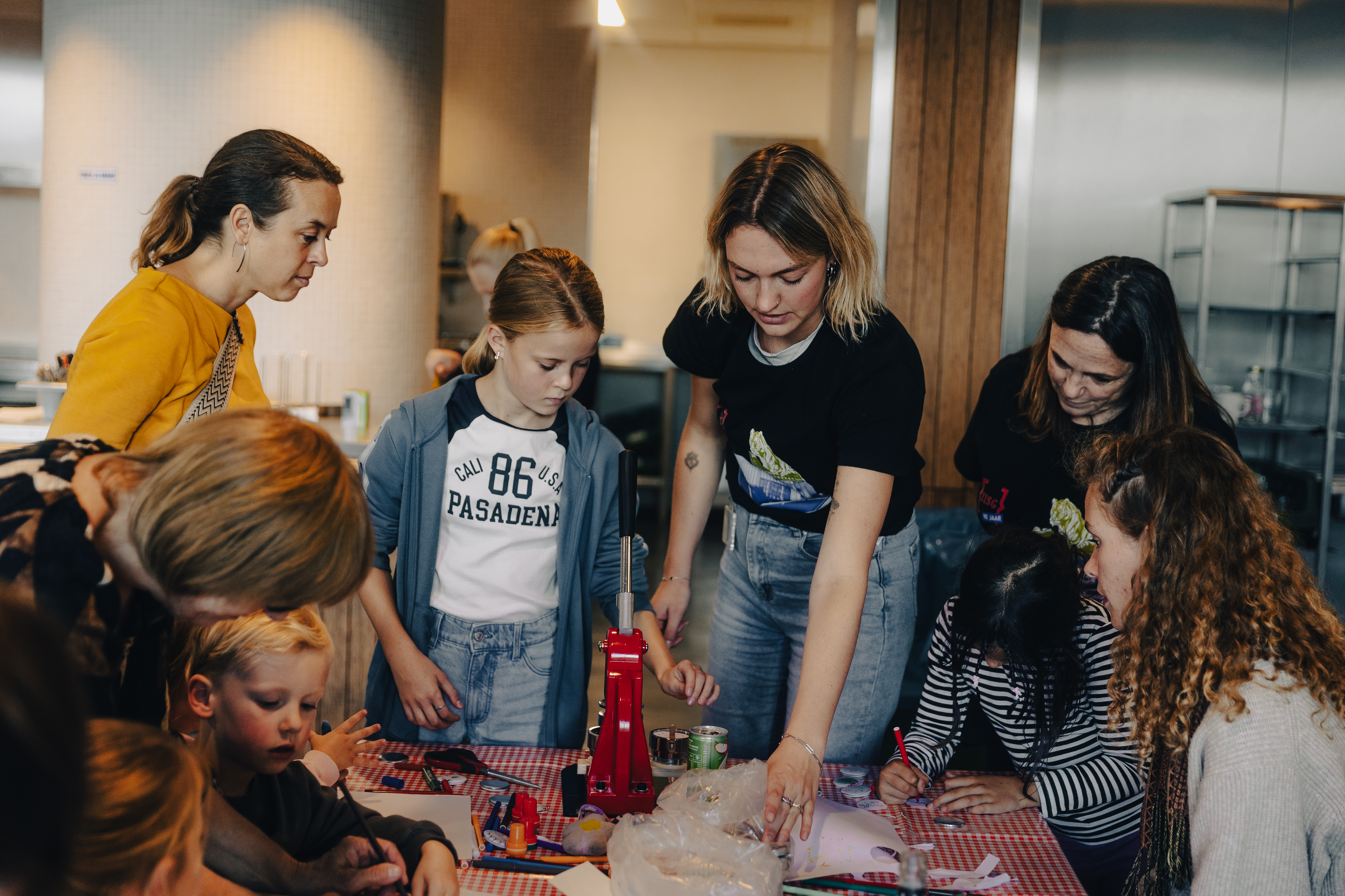 Buttons maken tijdens Open dag op 4 oktober