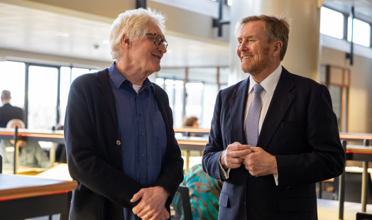 Koning Willem-Alexander in de studiezaal