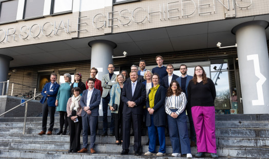 Koning Willem-Alexander op werkbezoek bij het IISG